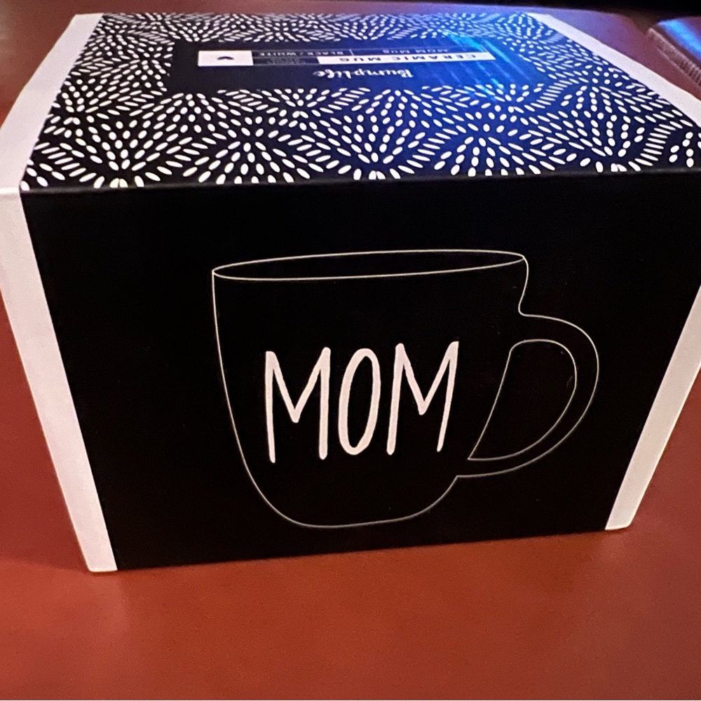 NIB Black 'MOM' Ceramic Mug - Picture 3 of 6